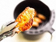 Рецепта Пикантни пилешки крилца в еър фрайър (фритюрник с горещ въздух)